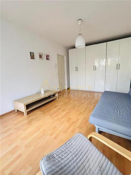 Apartament cu 3 camere decomandat în Tineretului