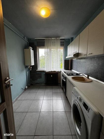 Apartament cu 3 camere semidecomandat în Tătărași