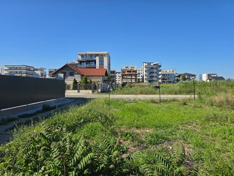 Teren Construcții intravilan de 250 mp, în Nord