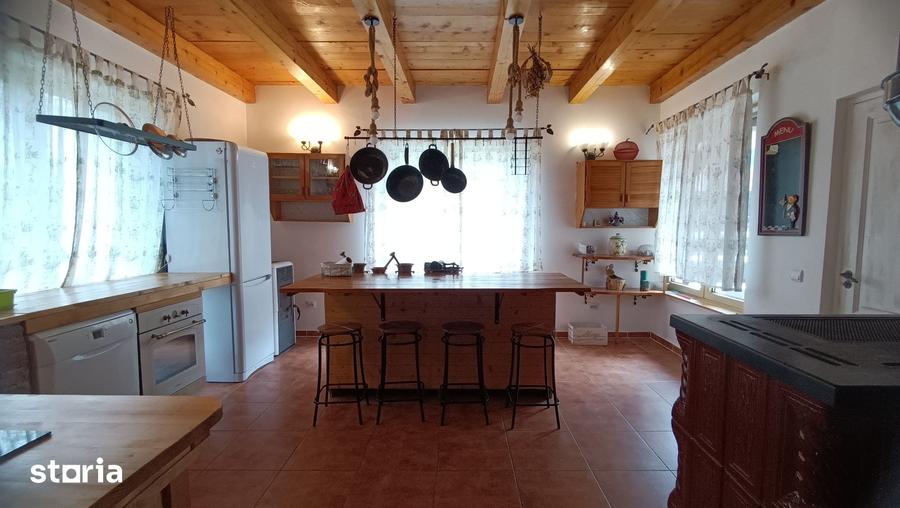 Casă cu 3 camere cu Teren 2135 Mp în Petrești
