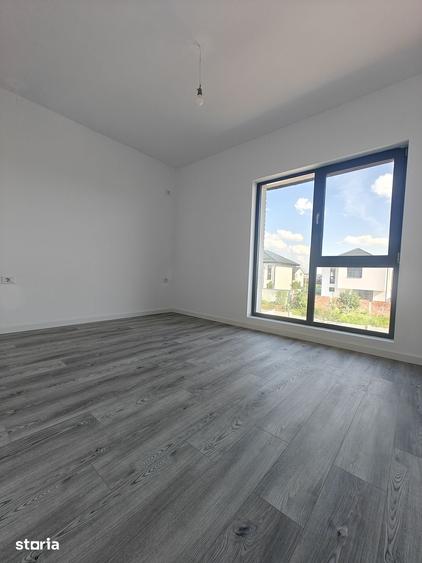 Casă cu 5 camere cu Teren 210 Mp în Ghencea