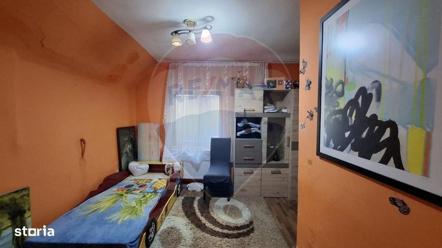 Casă cu 4 camere în Central