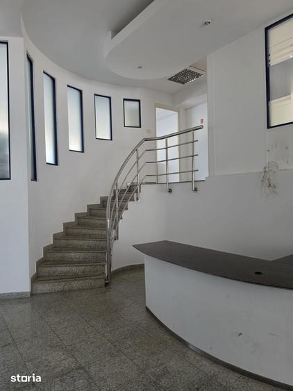 Spațiu comercial, de 350 mp, în Tei
