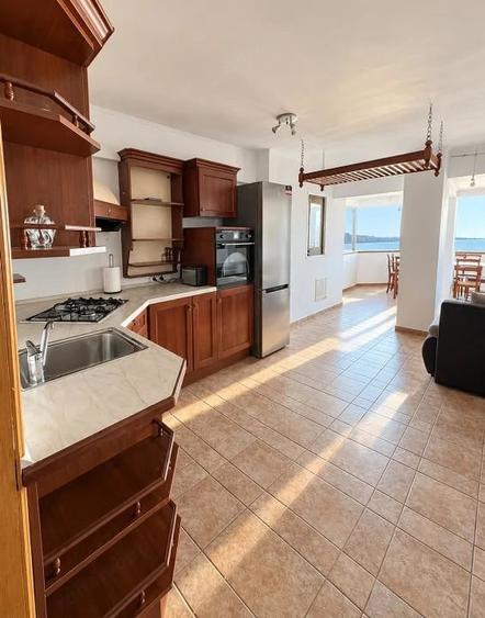 Apartament cu 3 camere decomandat în Faleza Nord