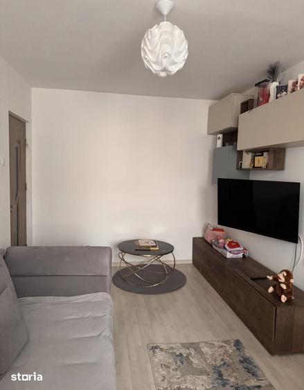 Apartament cu 2 camere semidecomandat în Calea București