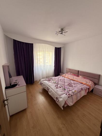 Apartament cu 3 camere decomandat în Mofleni