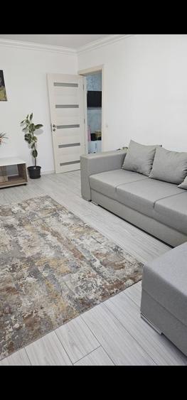 Apartament cu 3 camere decomandat în Lacu