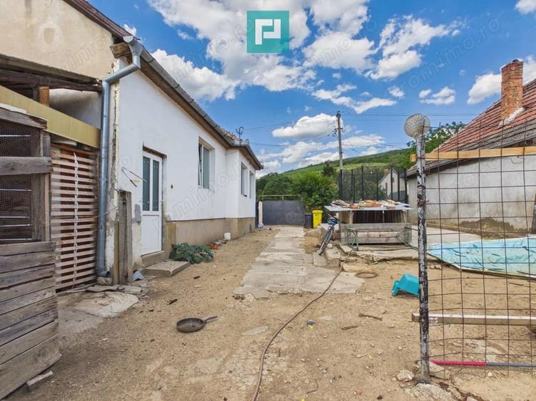 Casă cu 2 camere cu Teren 1000 Mp în Păuliș