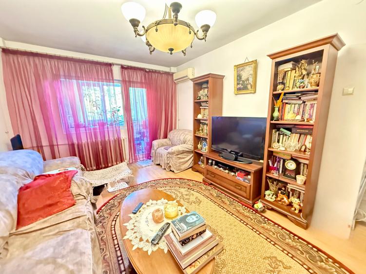 Apartament cu 3 camere decomandat în Tineretului