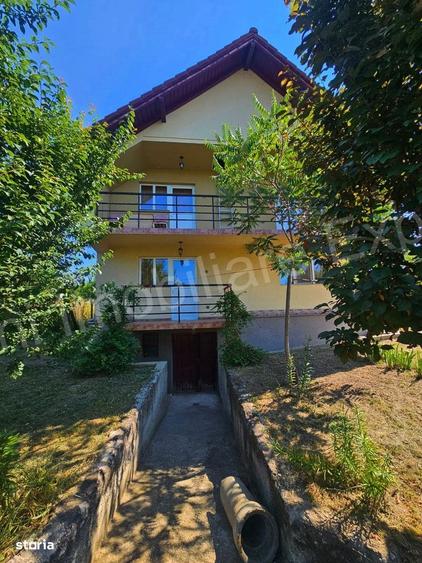 Casă cu 4 camere în Curtea de Argeș