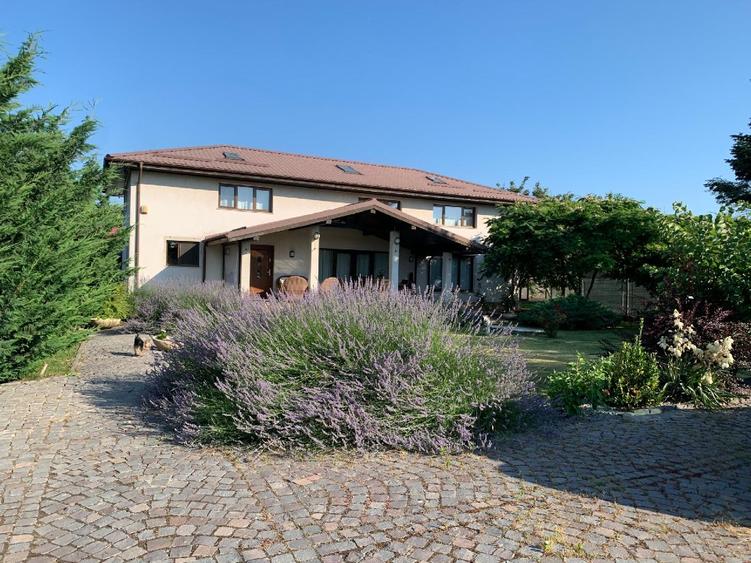 Casă individuală cu 6 camere cu Teren 1282 Mp în Brănești