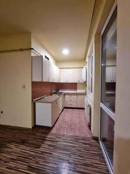 Apartament cu 3 camere decomandat în Iosia