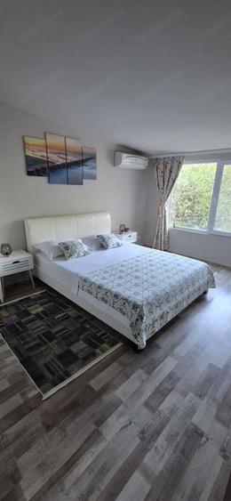 Casă cu 6 camere cu Teren 220 Mp în Central
