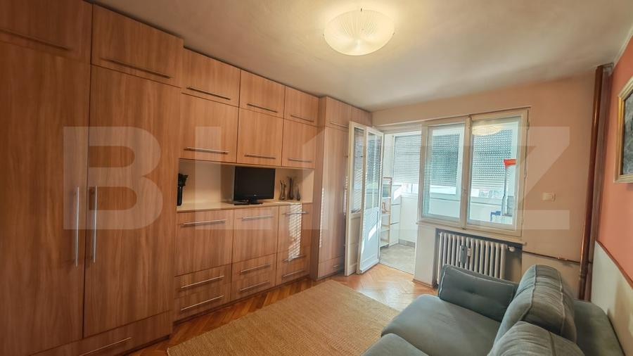 Apartament cu 3 camere semidecomandat, mobilat în Cantemir