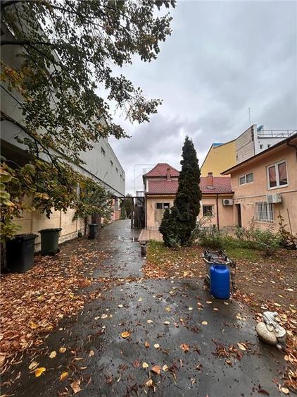 Casă individuală cu 6 camere cu Canalizare în Soarelui