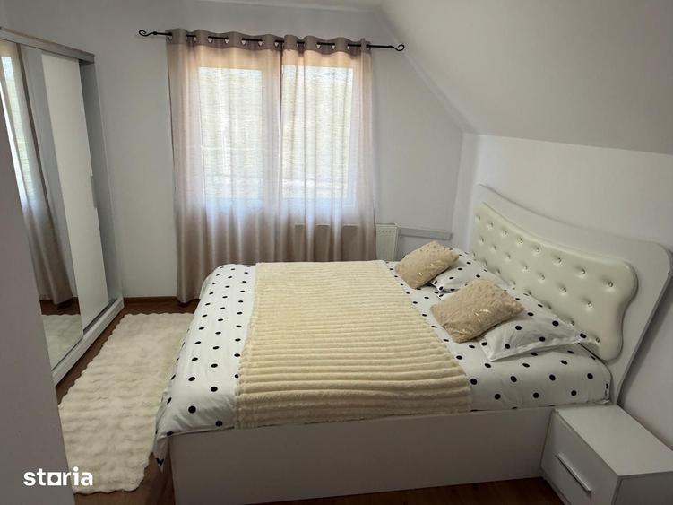 Casă cu 8 camere cu Teren 677 Mp în Boldești