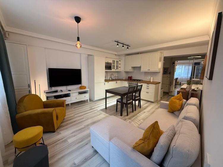 Apartament cu 2 camere decomandat în Pipera