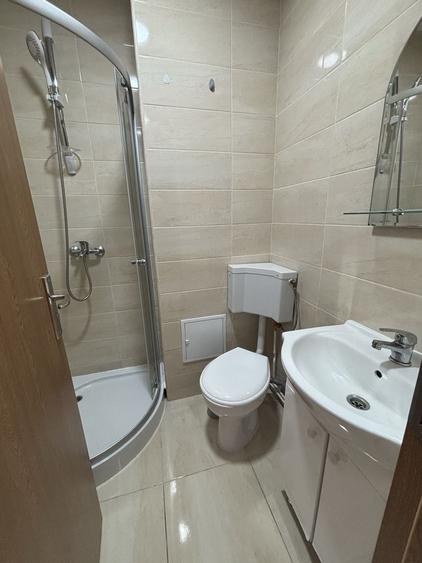 Apartament cu 3 camere decomandat în Între Lacuri