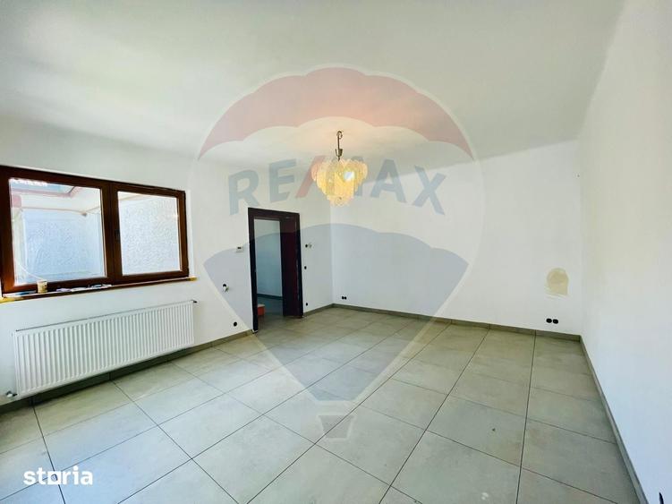 Casă cu 6 camere cu Teren 500 Mp în Calea Dumbrăvii
