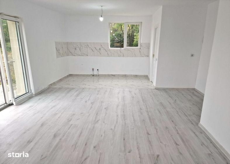Casă cu 4 camere în Căianu