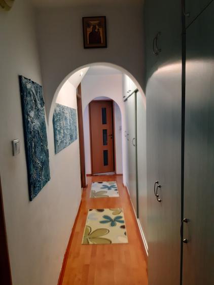 Apartament cu 3 camere decomandat în Rogerius