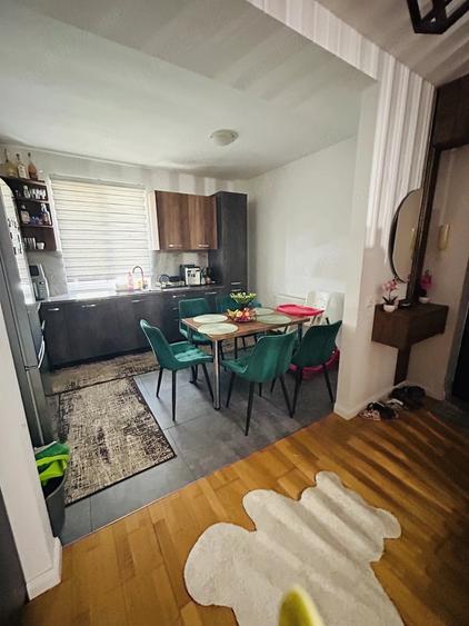 Apartament cu 3 camere decomandat în Aradului