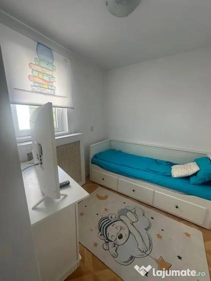 Apartament cu 3 camere semidecomandat în Ultracentral