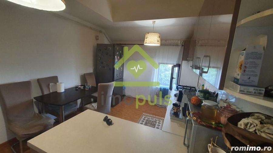 Apartament cu 4 camere semidecomandat, mobilat în Girocului