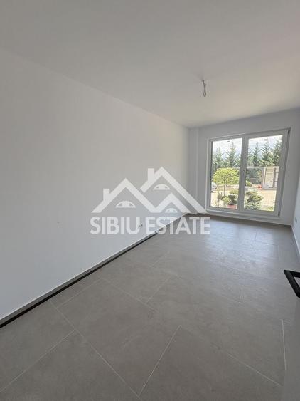Apartament cu 3 camere decomandat în Cristian