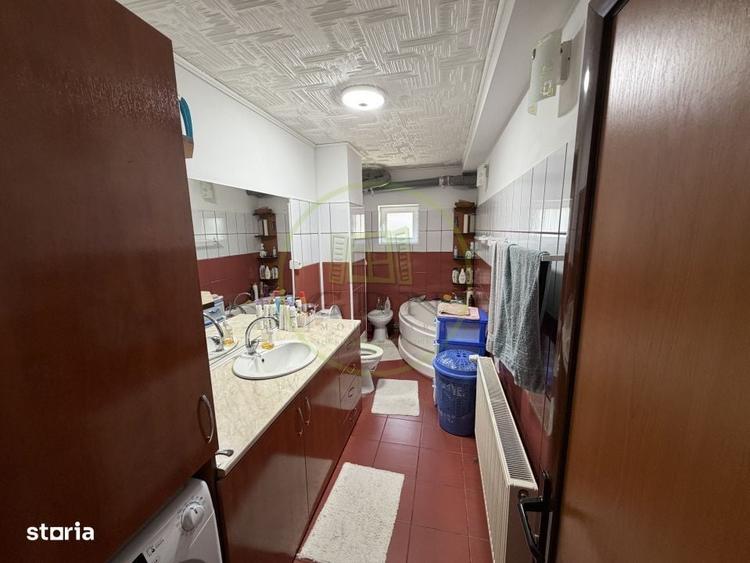 Casă cu 4 camere decomandat în Central