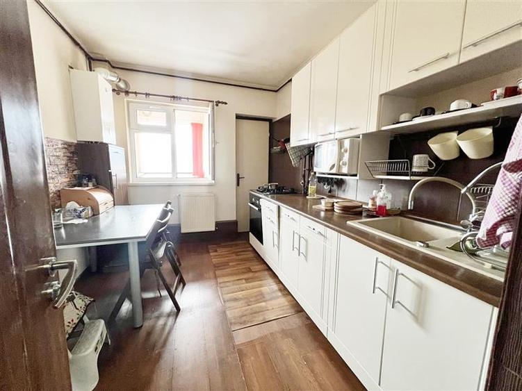 Apartament cu 4 camere decomandat, mobilat în Răcădău