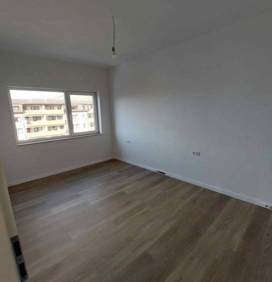 Apartament cu 3 camere semidecomandat în Baciu