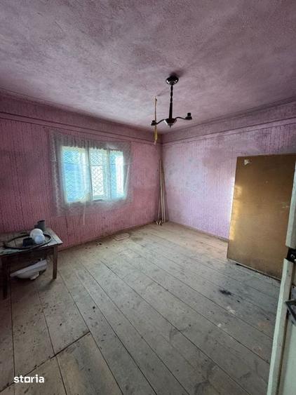Casă cu 3 camere cu Teren 2500 Mp în Groși