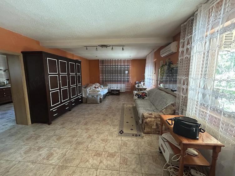 Casă cu 4 camere cu Teren 1812 Mp în Central