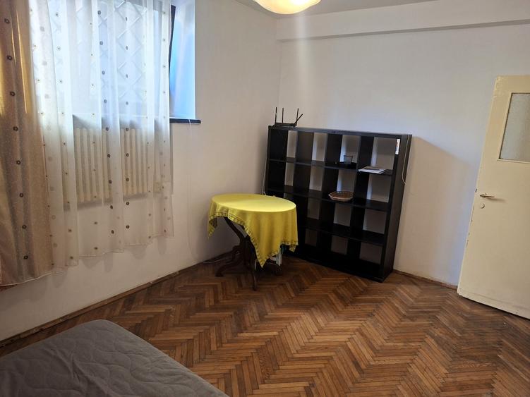 Apartament modest cu 2 camere de închiriat, la demisol - Cotroceni - comision 0% - 5