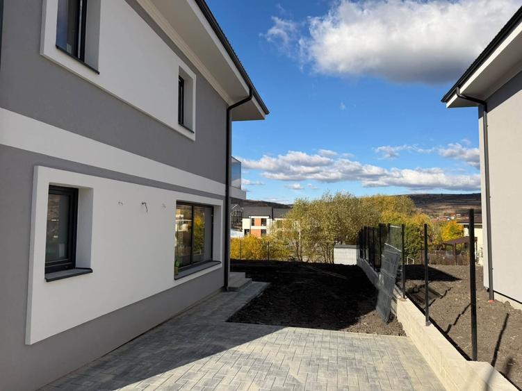 Casă individuală cu 5 camere cu Canalizare în Chinteni