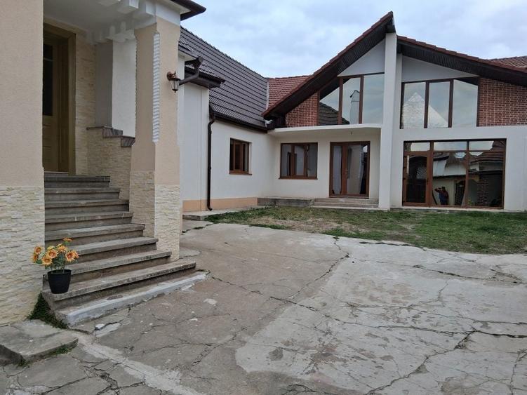 Casă cu 4 camere în Central