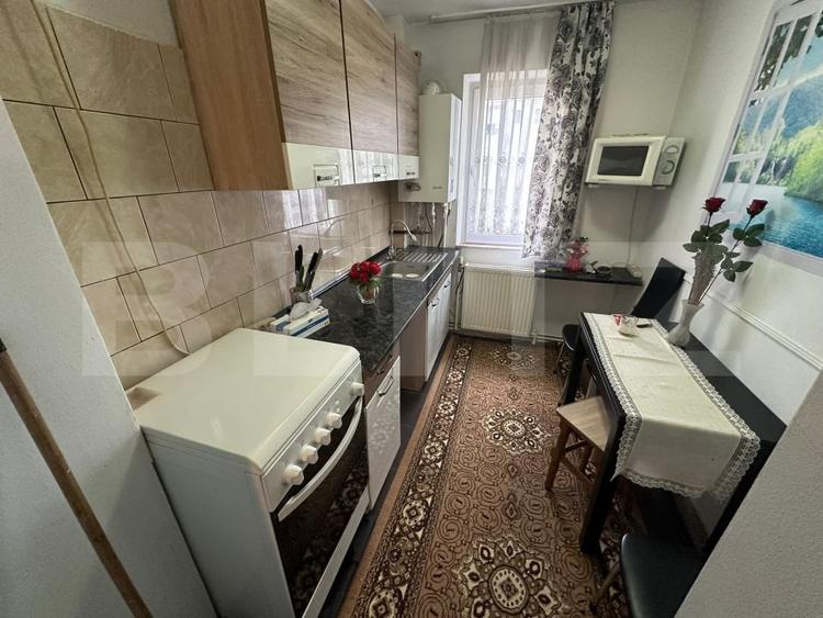 Apartament 2 camere, semidecomandat, 40 mp, zona Micro – mobilat și utilat - 1