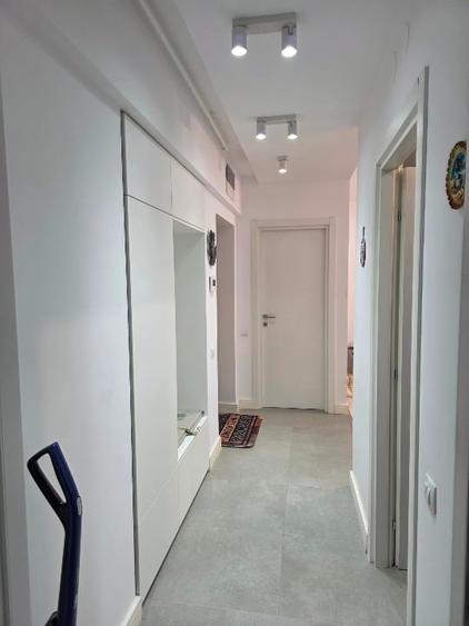 Apartament cu 2 camere decomandat, mobilat în Central
