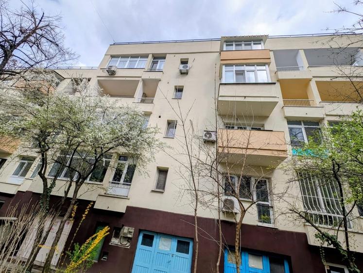 Apartament cu 2 camere decomandat în Pajura
