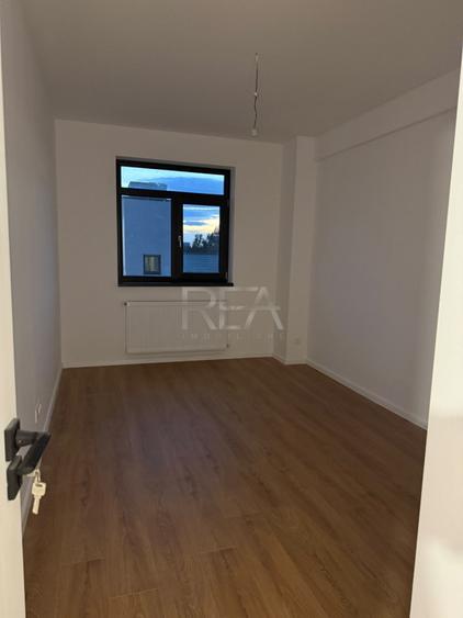 Apartament cu 4 camere semidecomandat în Nord