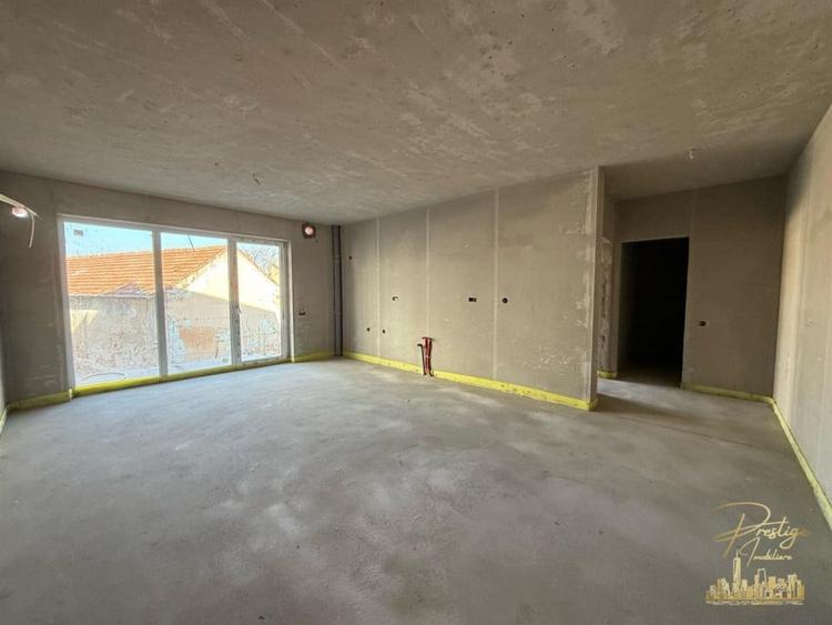 Apartament cu 2 camere semidecomandat în Cetății