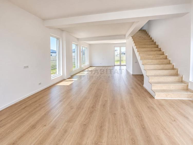 Casă individuală cu 5 camere cu Canalizare în Tunari