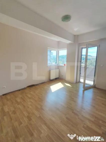 Apartament cu 3 camere decomandat în Independenței