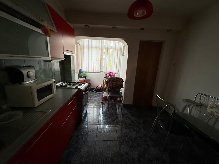 De vanzare Apartament 3 camere- Mobilat complet - 4