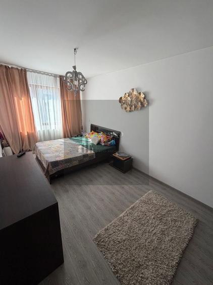 Apartament cu 3 camere semidecomandat în Metalurgiei