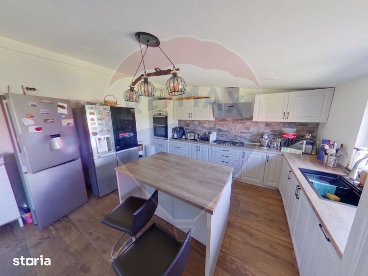 Casă cu 4 camere cu Teren 1160 Mp în Sarasău