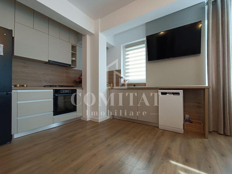 Apartament cu 3 camere semidecomandat, mobilat în Florești
