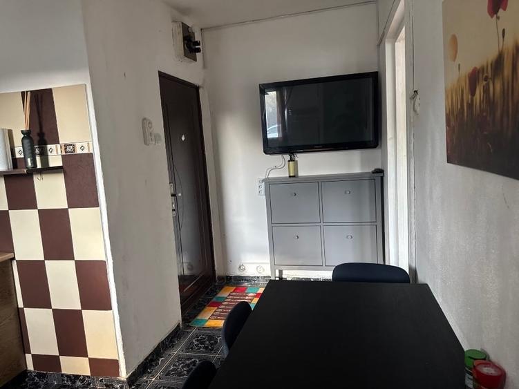 Apartament cu 2 camere semidecomandat, mobilat în Galata