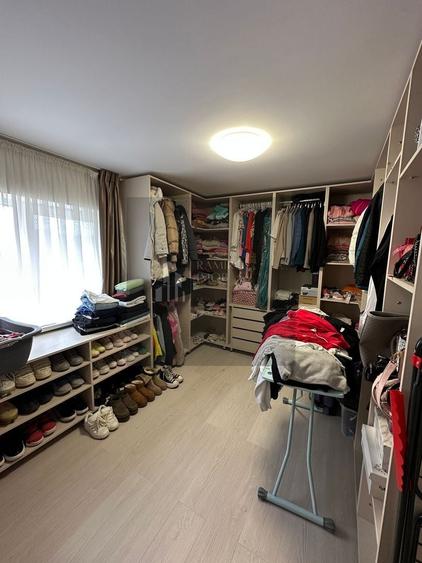 Apartament cu 4 camere decomandat, mobilat în Central